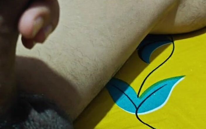 Bhola: Cowok india pamer kontol besar dan keras