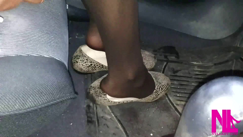 Nyllady: Dangling and Footplaying with Snaked Designed Flats in the Car