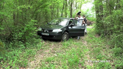 EXHIB BOYS: Doi băieți răi se fut în adulmecarea adidașilor din mașină
