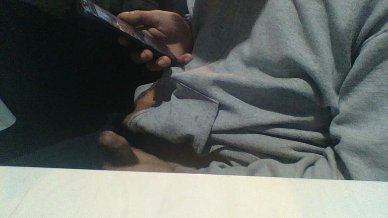 AlexAlejandro13: Muito leite na mesa