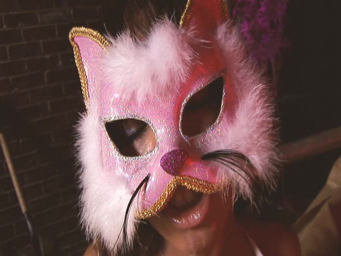 DARVASEX: Scéna naughty kittens - 4_ebony kotě s velkým zadkem šukání v alley dostává...