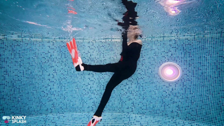 UKCuteGirl Lucy Lauren: Underwater Scuba Data w moim ciasnym kombinezonie: 2 Data Cum Play