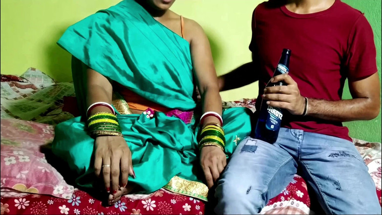 FireeCouple: Padosh Wali Bhojayi Ko Pilakar Choda - трахає сусідську дівчину