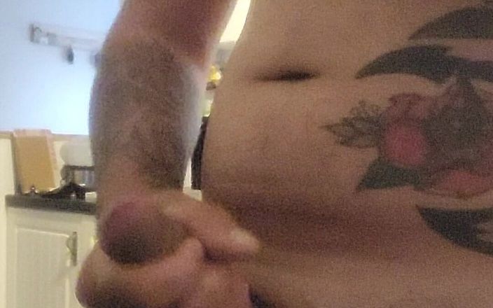 Garywhore: Azgın çocuk mastürbasyon yapıyor, mutfak tezgahının üzerine boşalıyor ve yalıyor