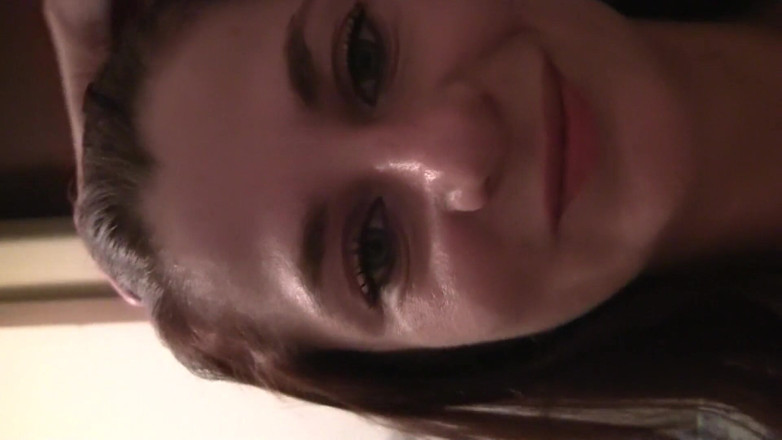All Those Girlfriends: Sexy amateurbabe Maike in een geweldige solo-video
