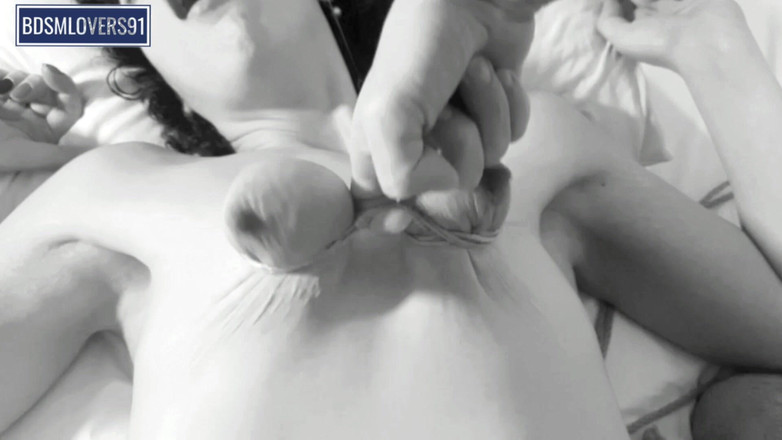 Bdsmlovers91: Pelacur ketagihan kalau toket dan pentilnya yang kendor ini dientot...