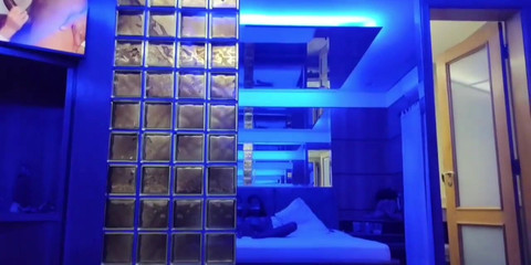 Tsdanisantos1: Shemale předvádí svůj velký penis a sněží