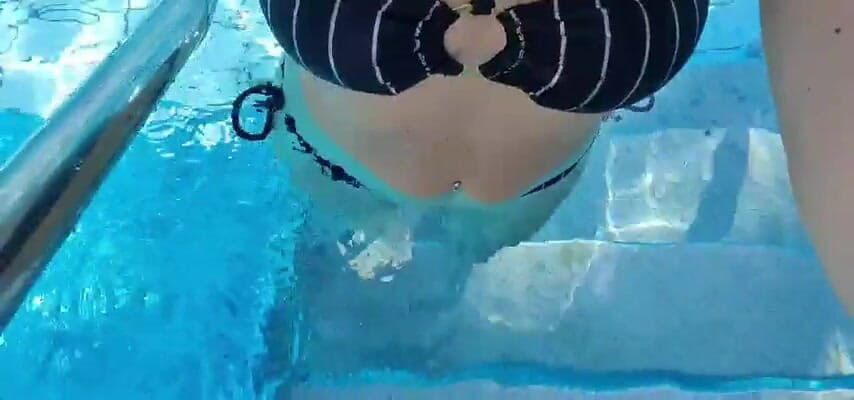 Limbetm: Sexy girl on pool show body