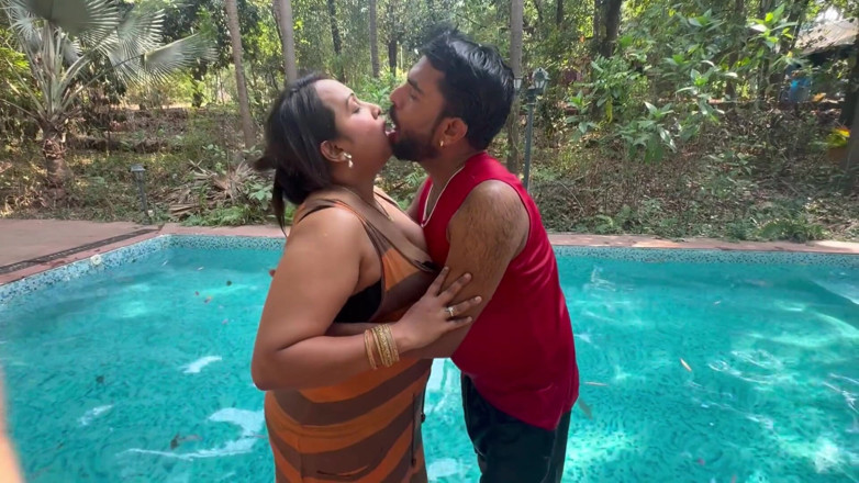 Kamasutra61: bhaartiy hot jora pool seks men poori chudaee vidiyo vaayaral...