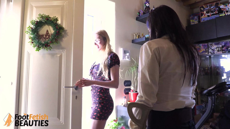 Foot Fetish HD: Klientka dodává speciální terapii svému zraněnému průvodci