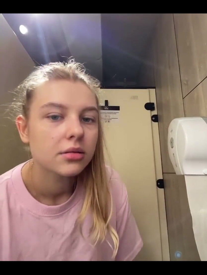 JuiceLussie: Anal fingern 