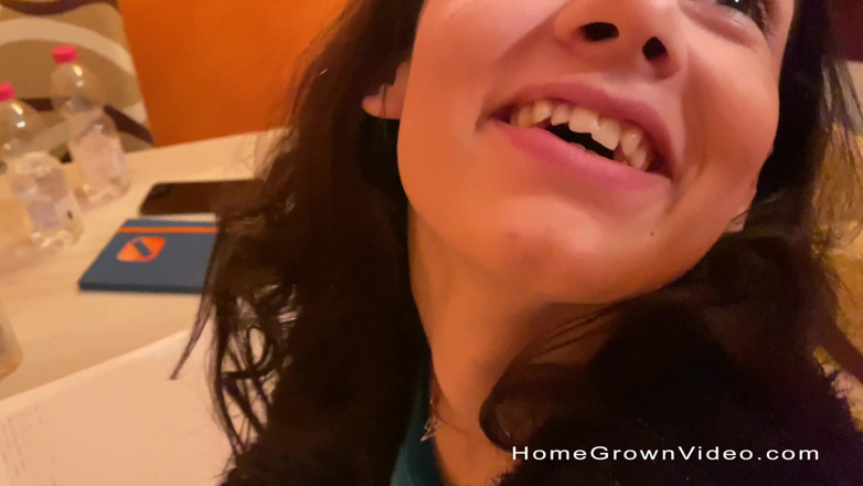 Homegrown Video: Sofia imut dicrot di muka