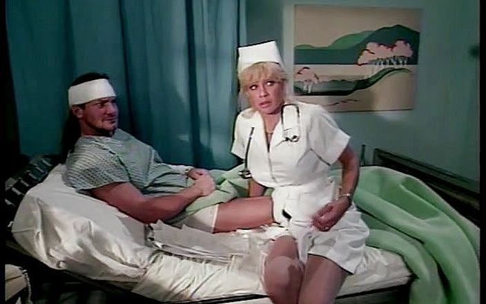 Super Babes: Patienten får sin kuk slickad och slarvad av sjuksköterskan Teri...