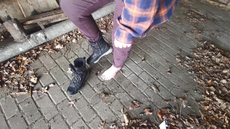Bouncy Tits Action: Fackování jejích koz u železnice a v Malé chatrči