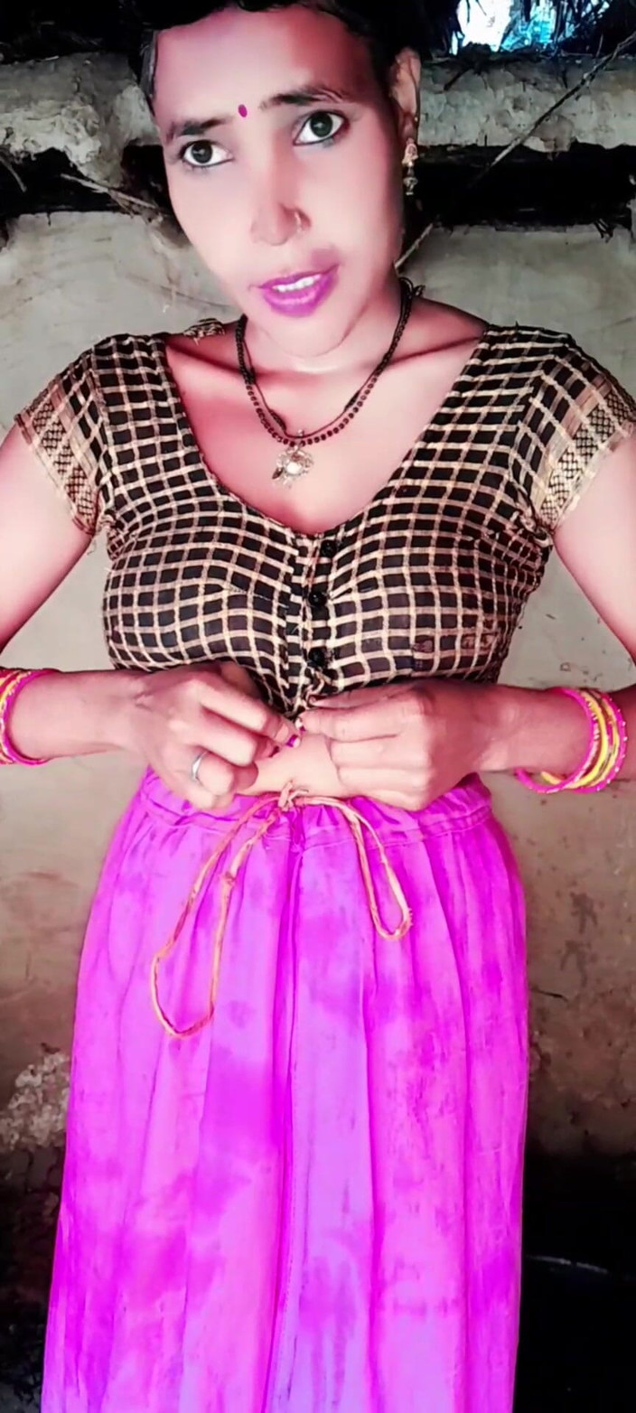 Renudbf: गांव की भाभी स्नान कैसे करती है?