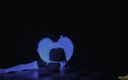 Nylondeluxe: Strumpa neon ängel handsfree sperma