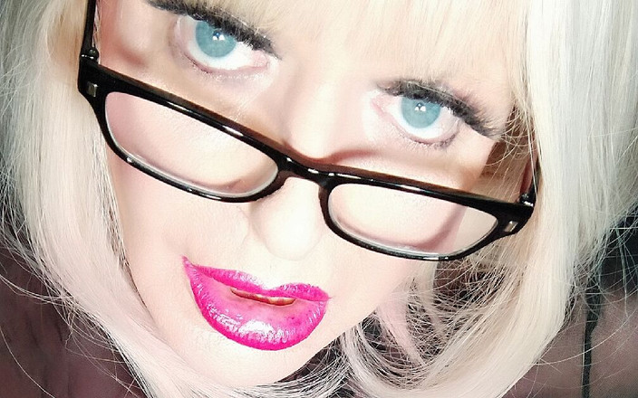 Emma Browne: Trans Minx seksi dalam stoking