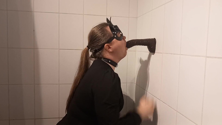 Elise Woods: 膝をつくシシーはBBCを楽しんでいる