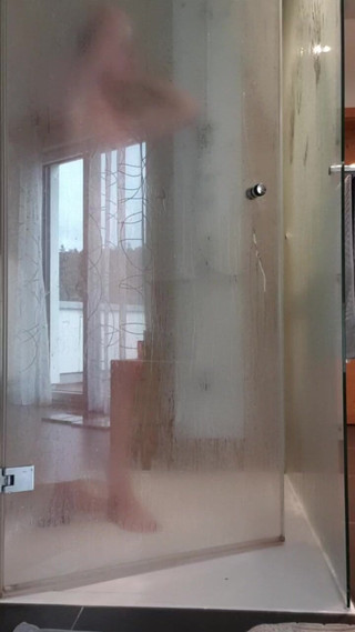 JulieEroticDress: शॉवर लेते समय चोदने लायक मम्मी को चरमसुख मिल रहा है