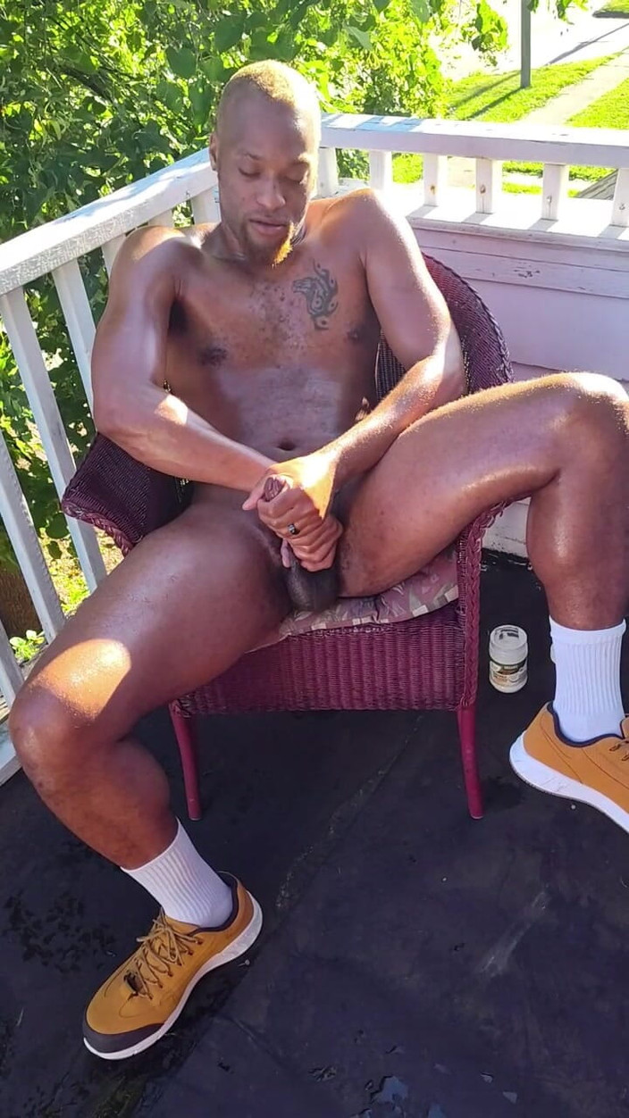 Kennie Jai: 公の場でオナニーを!