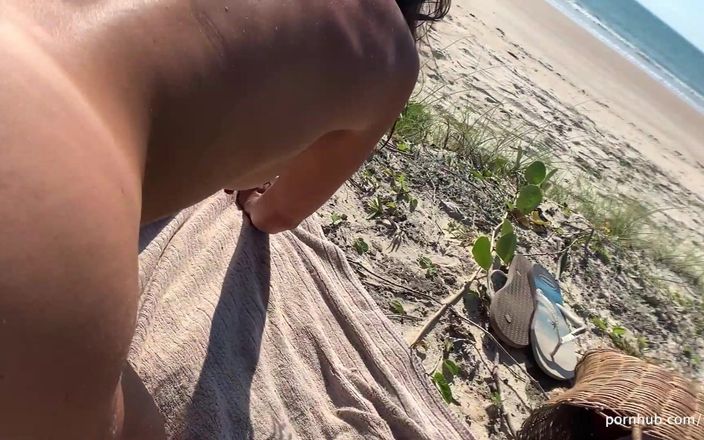Sassy and Ruphus: Латинскую девушку с идеальной задницей трахнул незнакомец на пляже - Любительское видео SassyandRuphus