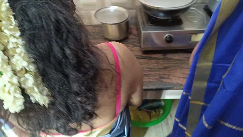 Inba: Casalinga e cameriera trio in cucina 1