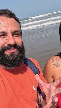 Baianinha Trans rucha parę na plaży