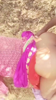 Bini desi berkongkek tegar di luar dengan pantat besar – audio Marathi pagi kuat