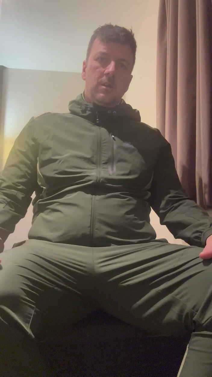 Jeffry: Striptease, wichsen und arsch fingern