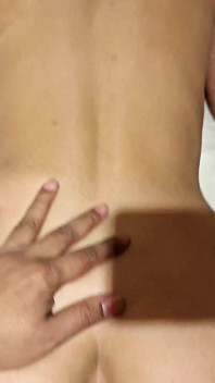 Eu como a esposa do meu chefe quando peguei vibrador no armário dela. Ela é malditamente sexy
