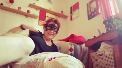 Nicoletta Embassi: Suja masturbação quente em cima de um travesseiro