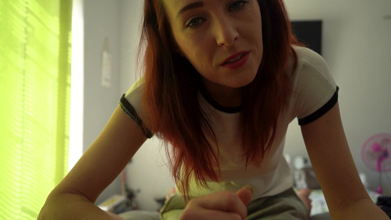 Alicia Robertz: Smoking While Sucking Dick - Cum Swallow