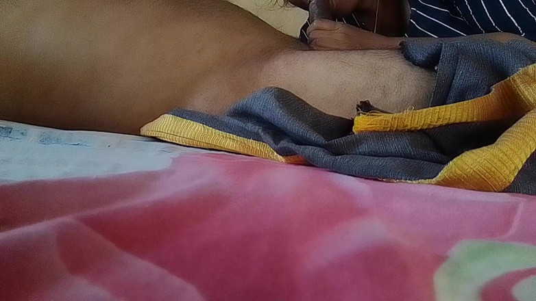 LEGSCOUPLE12: 一个住在泰米尔纳德邦的马来亚妇女用嘴按摩她丈夫的