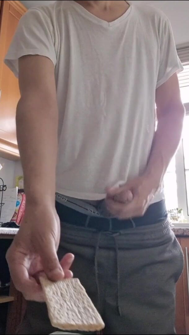 Rafael Torreano: Sega in cucina e mangia il mio sperma