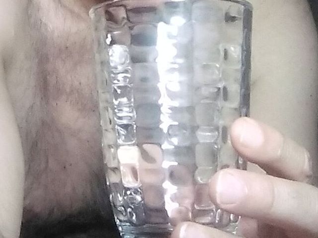 Una Bella Pisciata in Bicchiere Di Vetro Vorrei Berla (Instructions to masturbate with pleasure)
