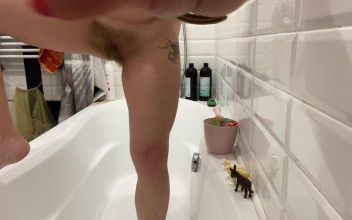 Hairy couple: Ořezaná moje chlupatá kundička, zatímco není sama doma 4K 60 fps