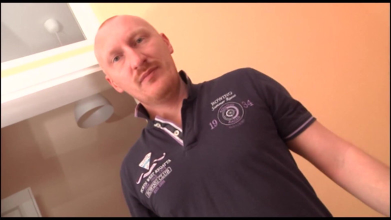 German amateur - 100% German hardcore videos: Une MILF blonde se fait éjaculer dans la bouche après s'être...