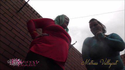 Mxtress Valleycat: Kembalinya 50 kaki yeoman