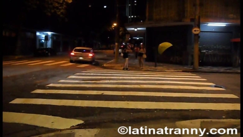 Nikki Montero: Ruas de São Paulo se divertindo com outras meninas