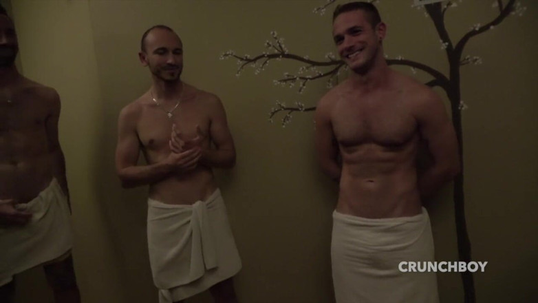 When straights boys fuck their gay friends: James zerżnięty na surowo przez 2 striaght twinks podczas masażu