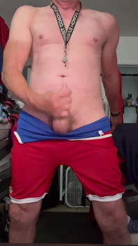 Jockdad87 eyacula en su traje de lucha.