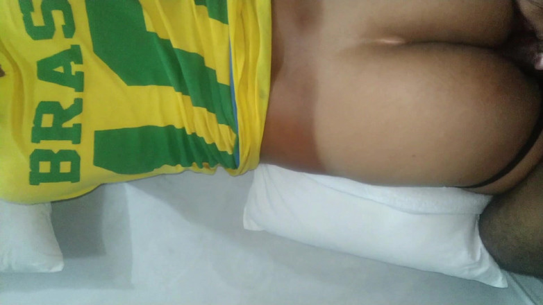 MiguellTrajano: Un jucător cu pulă mare a ejaculat fără să întrebe și l-a...