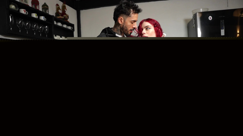 MIKEZANDER01: Minha vizinha pervertida me convida para foder em sua casa...