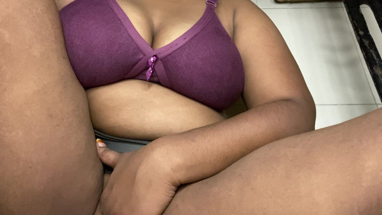 Angoori: 보지를 핑거링하는 아주 귀여운 섹시한 소녀