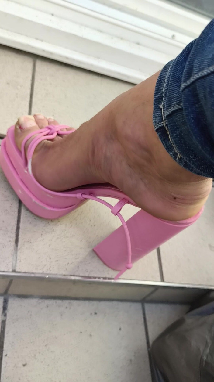 Mutsakin: High Heels