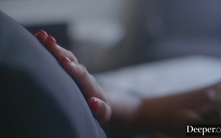 Deeper: Der mann lebt seine knicke durch ein Teleskop aus