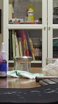 Cantik di pejabat dengan semburan percuma di atas meja