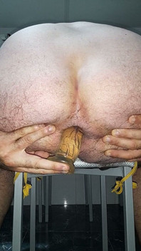 Mijn kont van dichtbij neuken met weelderige vibratie en een dildo groot tot onder, wijd open kont en ik masturbeer mijn lul