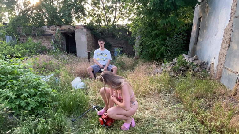 HotPrincessUA: O fată drăguță cu tocuri nu reușește să înceapă treaba umedă