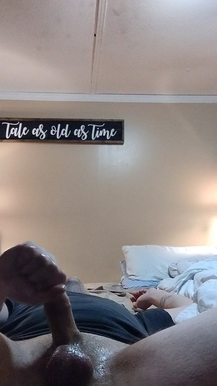 Mofarmer92: Geile stiefvader streelt zichzelf